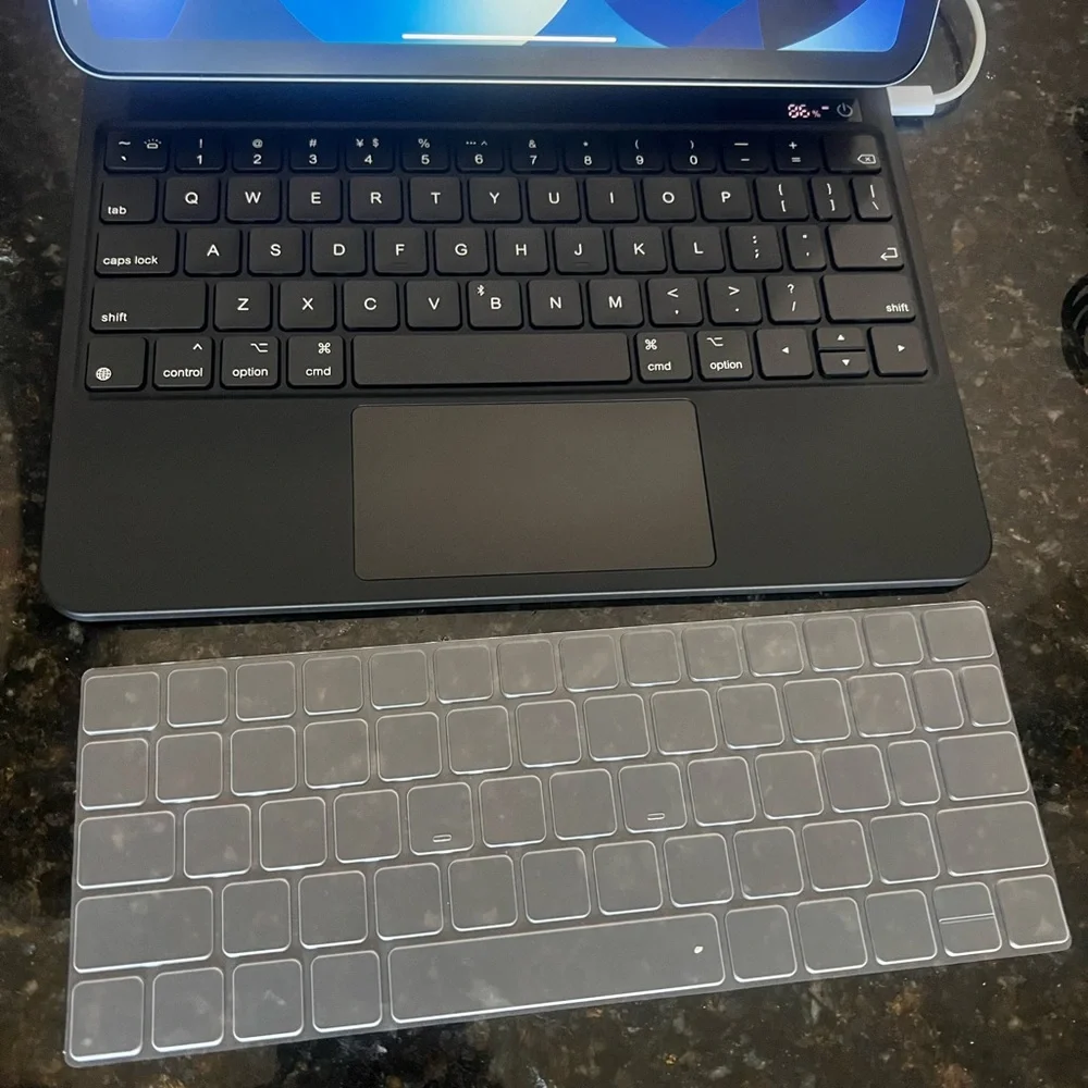 iPad Magnetic Keyboard Case Bundle (mouse, stylus, screen film, chargers)